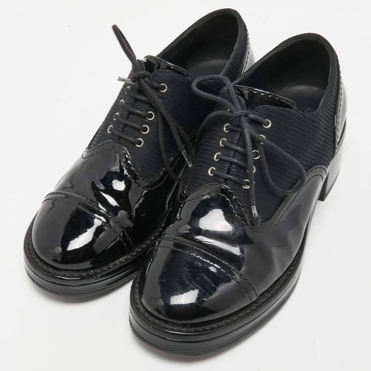 Chanel Black Patent Leather and Fabric Lace Up Oxford Size 37 Chanel
