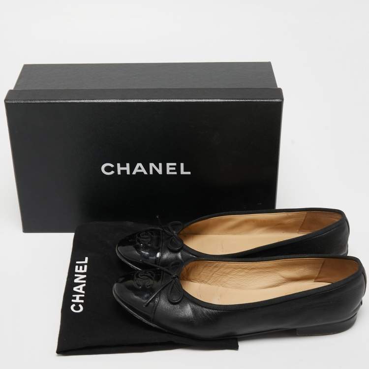 Pre Owned Chanel Black Leather and Patent CC Ballet Flats Size 37.5