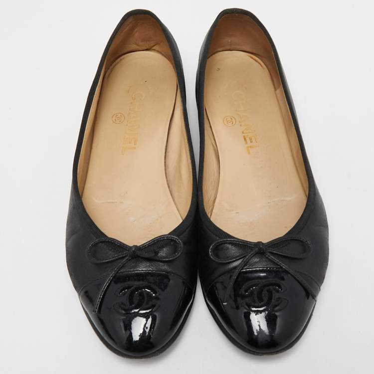 Pre Owned Chanel Black Leather and Patent CC Ballet Flats Size 37.5