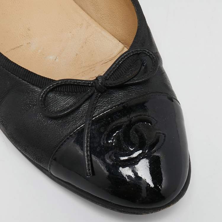 Pre Owned Chanel Black Leather and Patent CC Ballet Flats Size 37.5