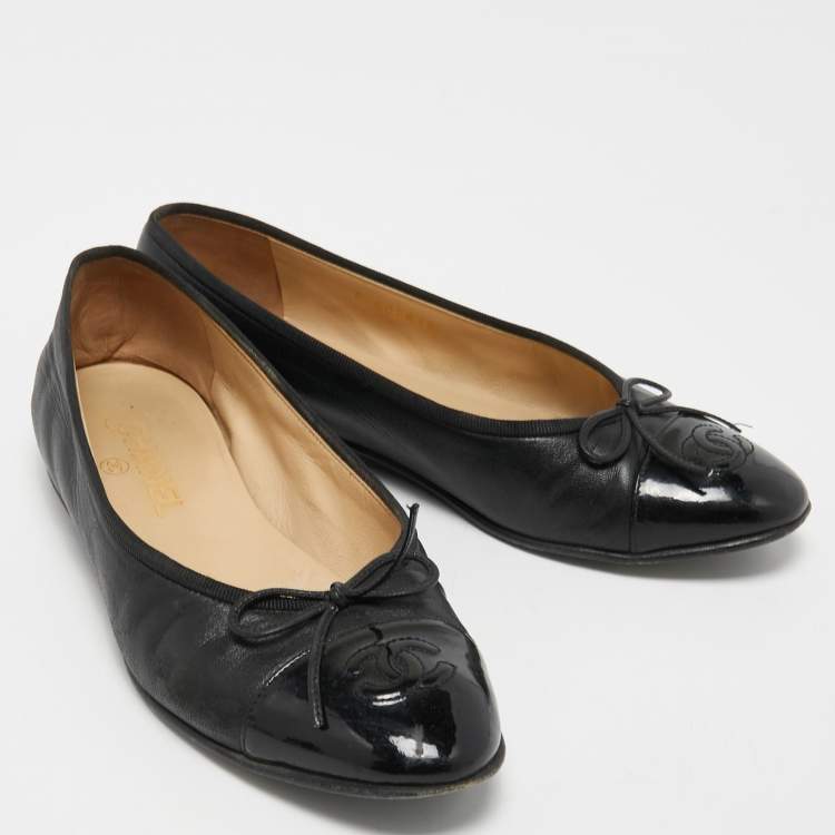 Pre Owned Chanel Black Leather and Patent CC Ballet Flats Size 37.5