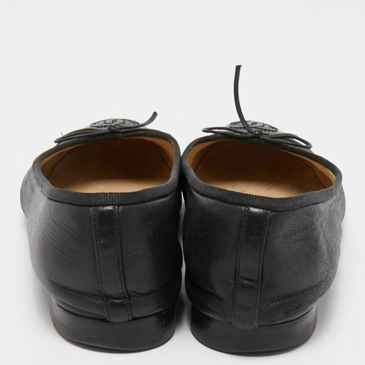 Pre Owned Chanel Black Leather and Patent CC Ballet Flats Size 37.5