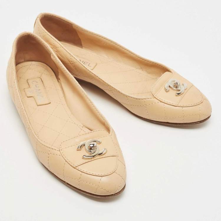 Pre Owned Chanel Beige Quilted Leather CC Turn Lock Loafers Size 35.5