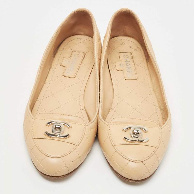 Pre Owned Chanel Beige Quilted Leather CC Turn Lock Loafers Size 35.5