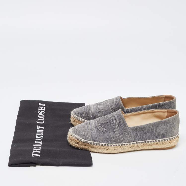 Pre Owned Chanel Grey Suede CC Espadrille Flats Size 37 