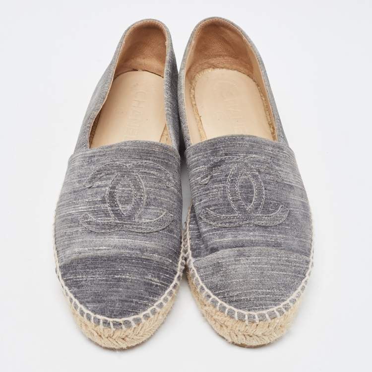 Pre Owned Chanel Grey Suede CC Espadrille Flats Size 37 