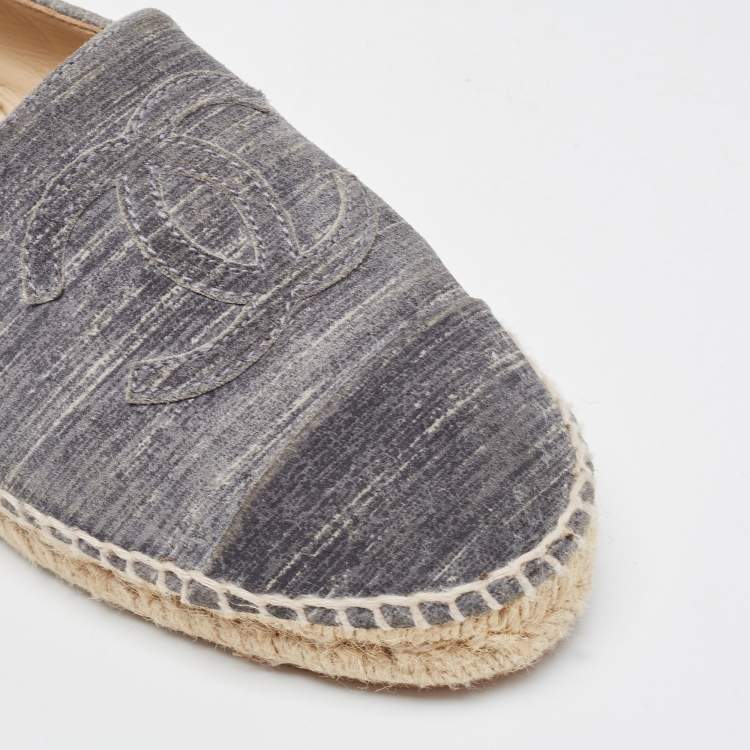 Pre Owned Chanel Grey Suede CC Espadrille Flats Size 37 