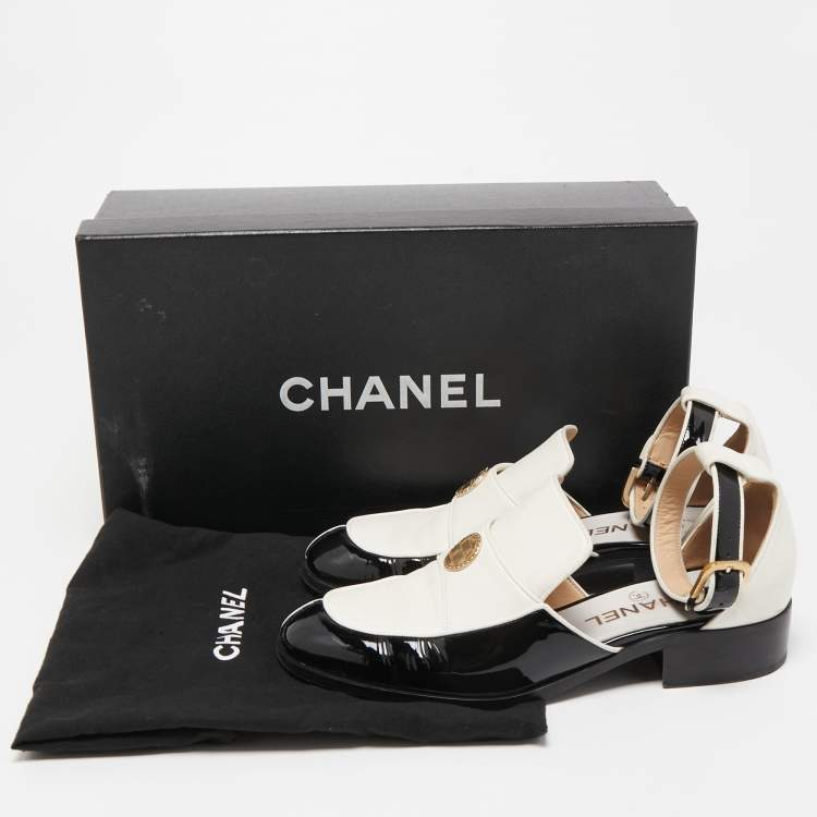 Pre Owned Chanel Black/Cream Patent and Leather Cutout Loafers Size 37.5