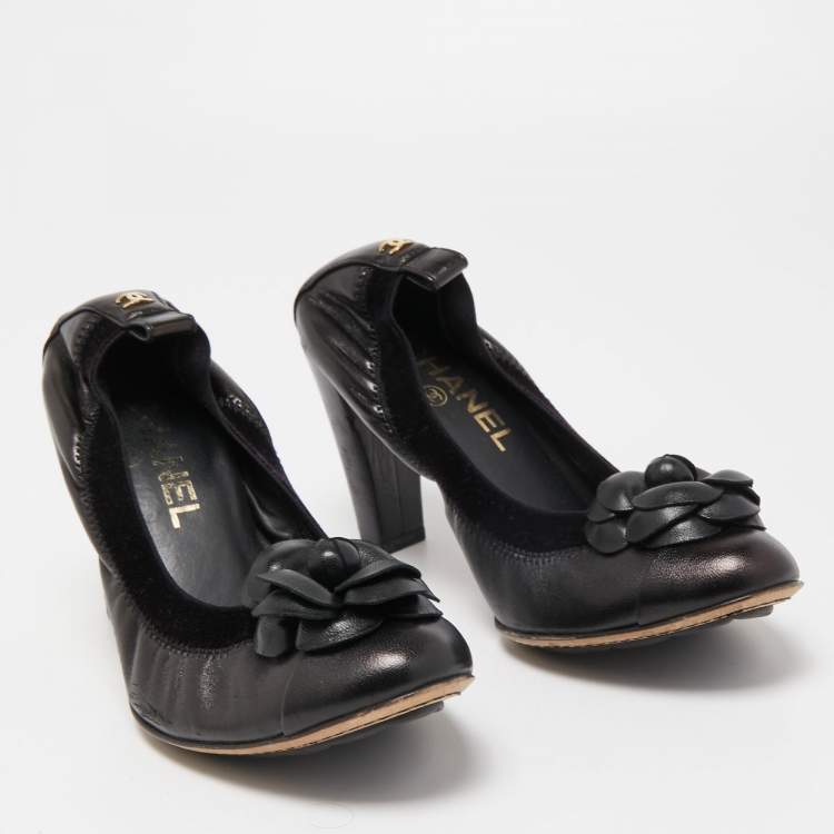 Pre Owned Chanel Black Leather Camelia CC Cap Toe Srunch Pumps Size 38.5