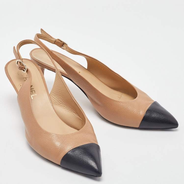 Pre Owned Chanel Beige/Black Leather CC Slingback Pumps Size 40