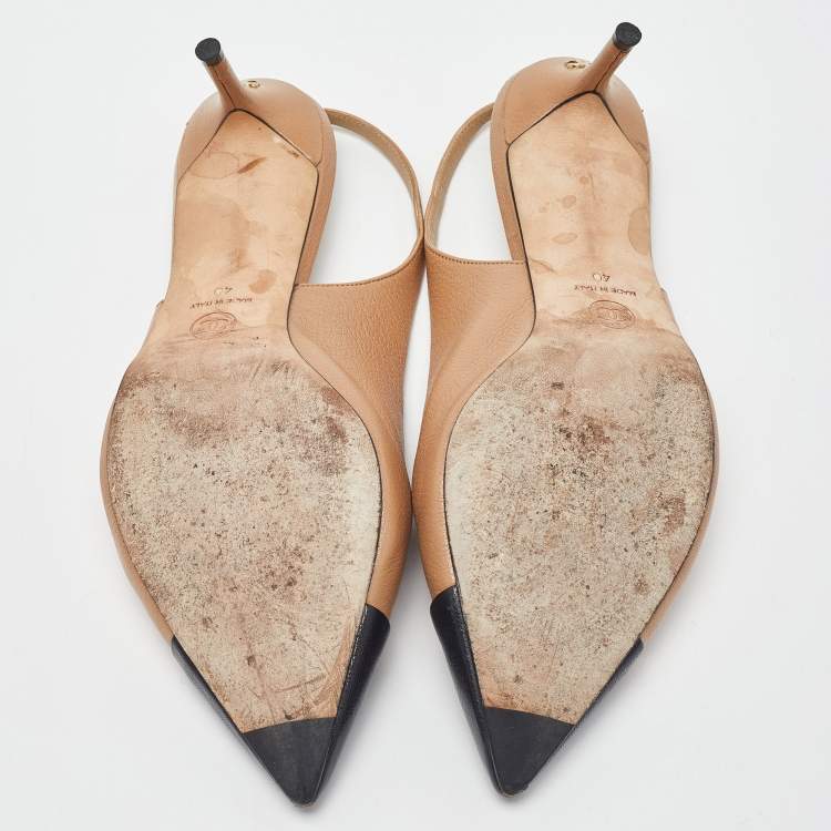 Pre Owned Chanel Beige/Black Leather CC Slingback Pumps Size 40