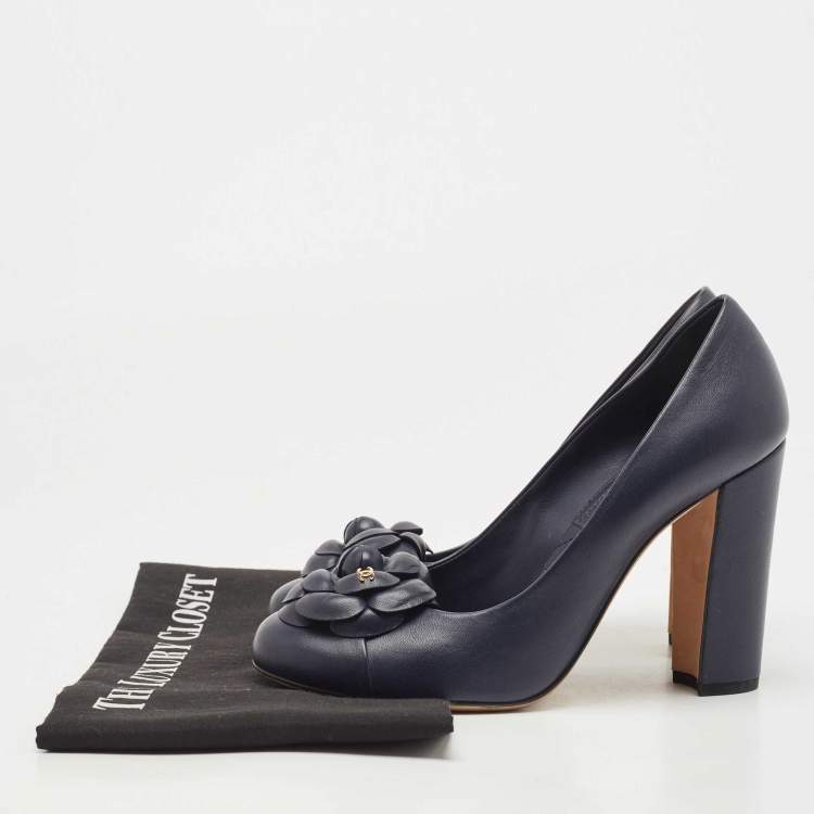Pre Owned Chanel Blue Leather Camellia CC Cap Toe Block Heel Pumps Size 38.5