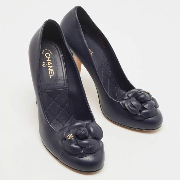 Pre Owned Chanel Blue Leather Camellia CC Cap Toe Block Heel Pumps Size 38.5