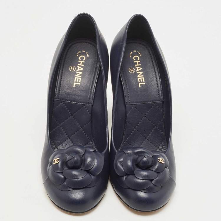 Pre Owned Chanel Blue Leather Camellia CC Cap Toe Block Heel Pumps Size 38.5
