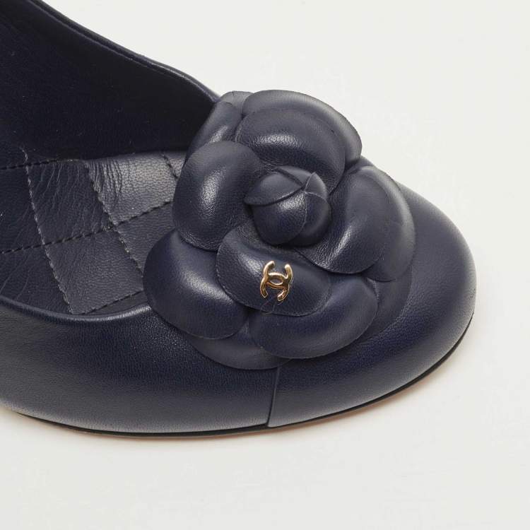 Pre Owned Chanel Blue Leather Camellia CC Cap Toe Block Heel Pumps Size 38.5
