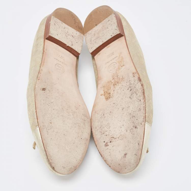 Pre Owned Chanel Metallic Gold Leather and Texture Suede CC Cap Toe Flats Size 37.5