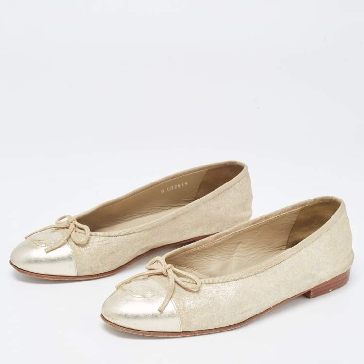 Pre Owned Chanel Metallic Gold Leather and Texture Suede CC Cap Toe Flats Size 37.5