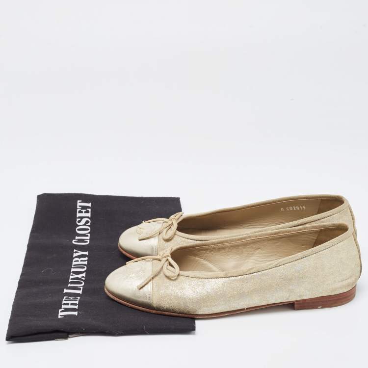 Pre Owned Chanel Metallic Gold Leather and Texture Suede CC Cap Toe Flats Size 37.5