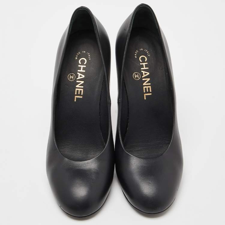 Pre Owned Chanel Black Leather Chain Detail Heel Pumps Size 39