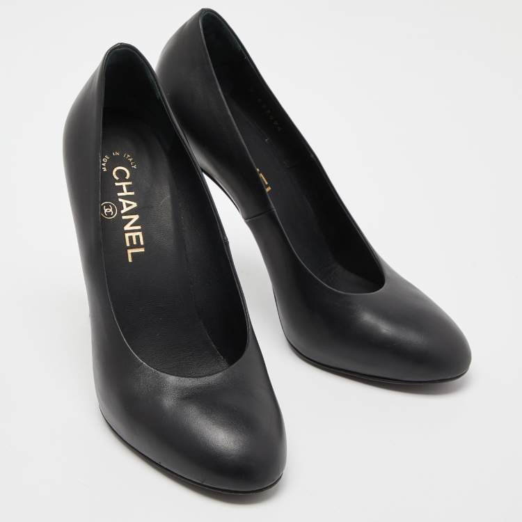Pre Owned Chanel Black Leather Chain Detail Heel Pumps Size 39