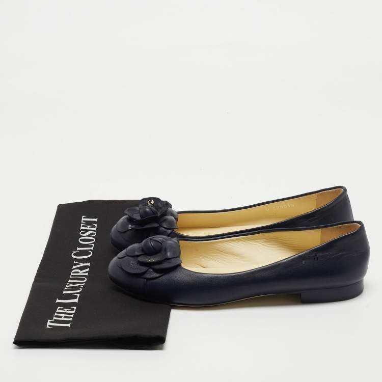 Pre Owned Chanel Blue Leather Camelia Flower CC Ballet Flats Size 38