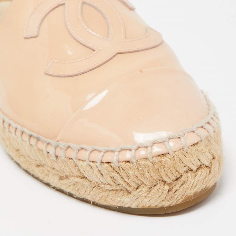 Pre Owned Chanel Light Pink Patent Leather CC Espadrille Flats Size 36