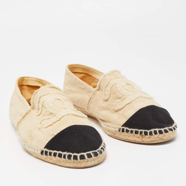 Pre Owned Chanel Beige/Black Canvas Interlocking CC Espradrille Flats Size 42
