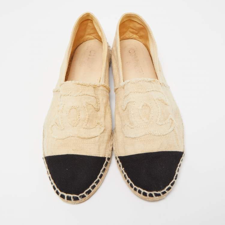 Pre Owned Chanel Beige/Black Canvas Interlocking CC Espradrille Flats Size 42