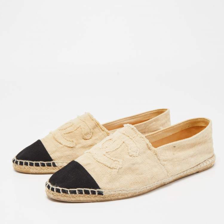 Pre Owned Chanel Beige/Black Canvas Interlocking CC Espradrille Flats Size 42