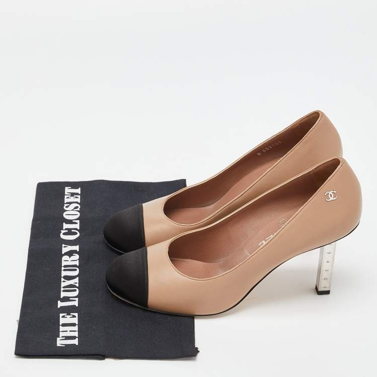 Pre Owned Chanel Beige/Black Leather and Satin Cap Toe CC Pumps Size 38.5