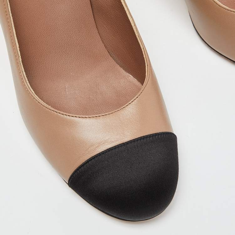 Pre Owned Chanel Beige/Black Leather and Satin Cap Toe CC Pumps Size 38.5