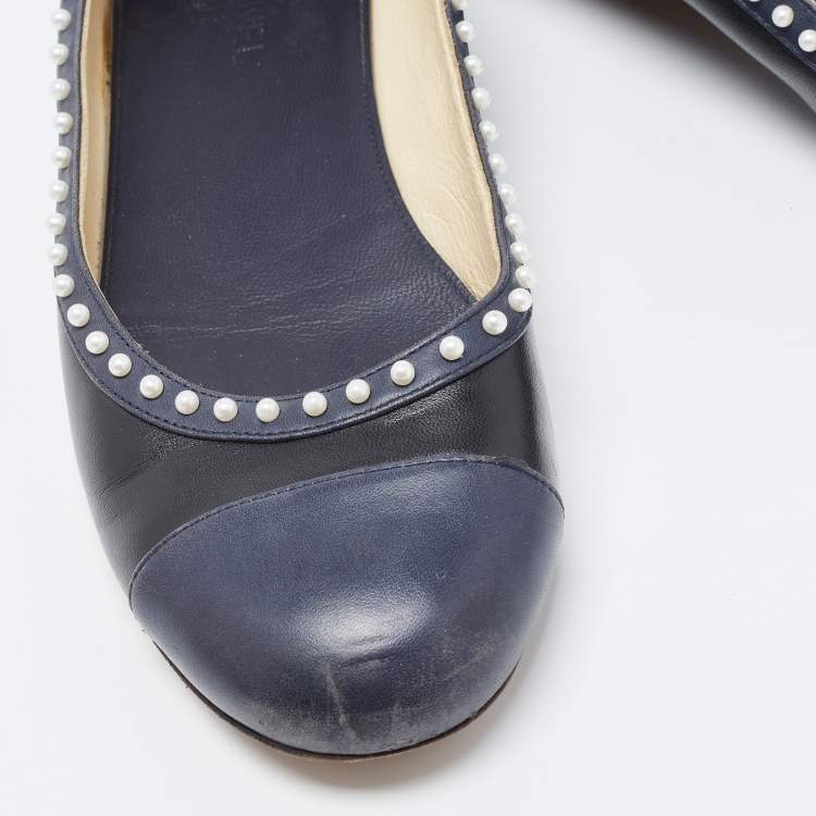 Pre Owned Chanel Black/Navy Blue Leather Pearl Trim CC Ballet Flats Size 38