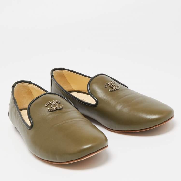 Pre Owned Chanel Green Leather CC Smoking Slippers Size 40
