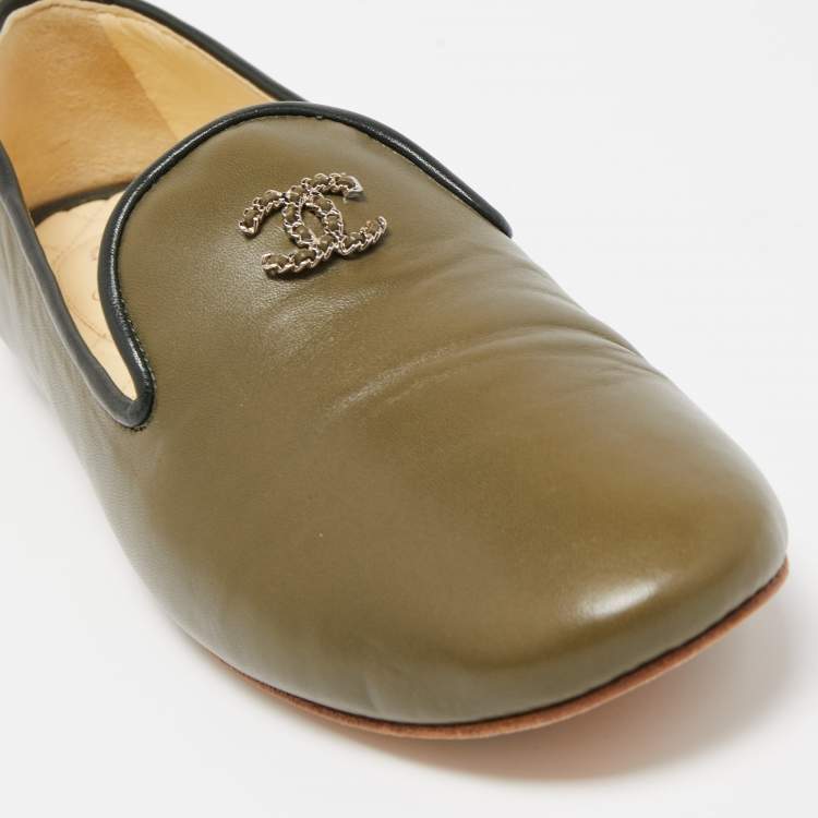 Pre Owned Chanel Green Leather CC Smoking Slippers Size 40