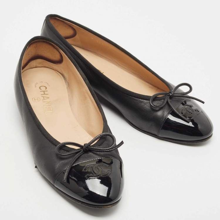 Pre Owned Chanel Black Patent and Leather CC Cap Toe Ballet Flats Size 39.5   