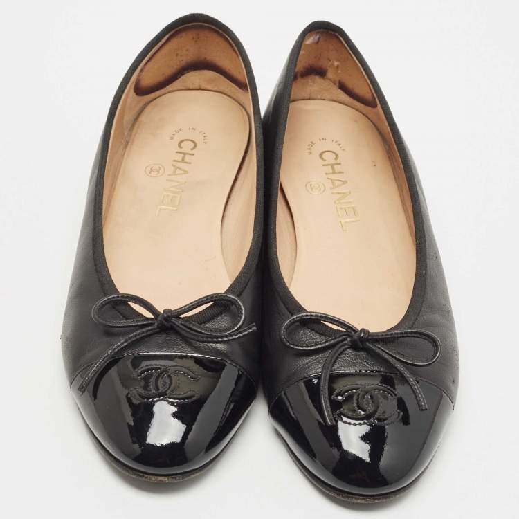 Pre Owned Chanel Black Patent and Leather CC Cap Toe Ballet Flats Size 39.5   