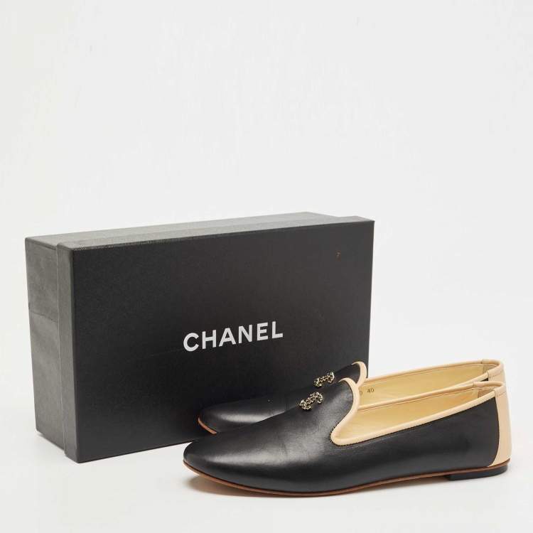 Pre Owned Chanel Black/Cream Leather CC Smoking Slippers Size 40