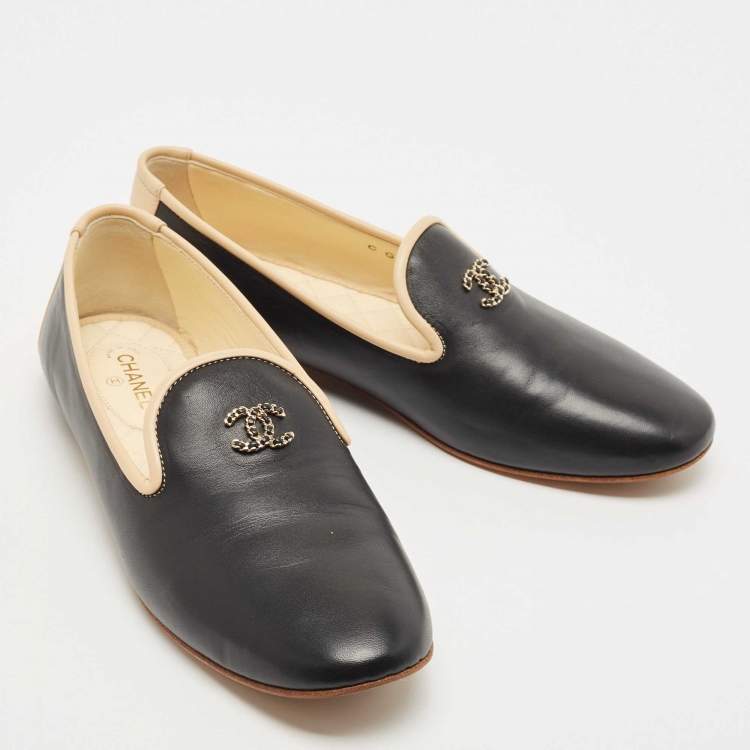 Pre Owned Chanel Black/Cream Leather CC Smoking Slippers Size 40