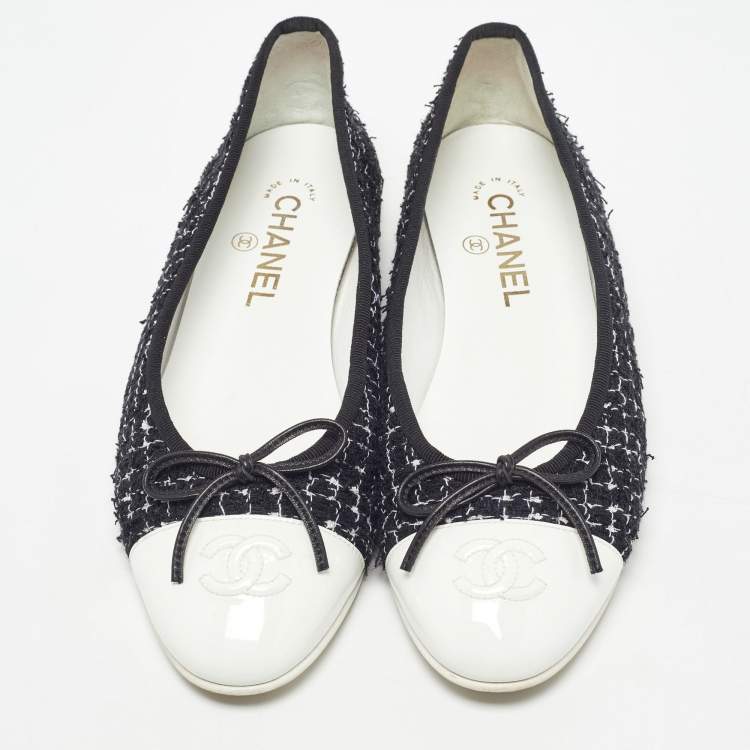 Pre Owned Chanel Black/White Tweed and Patent Leather CC Cap Toe Bow Ballet Flats Size 38.5