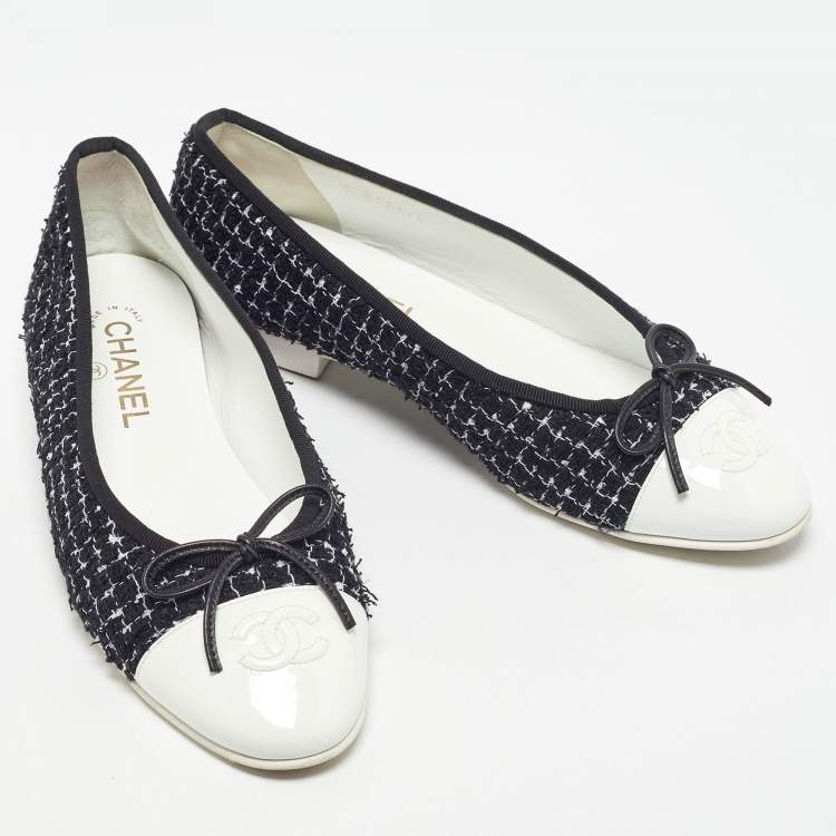Pre Owned Chanel Black/White Tweed and Patent Leather CC Cap Toe Bow Ballet Flats Size 38.5