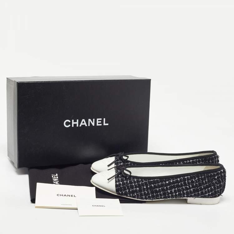 Pre Owned Chanel Black/White Tweed and Patent Leather CC Cap Toe Bow Ballet Flats Size 38.5