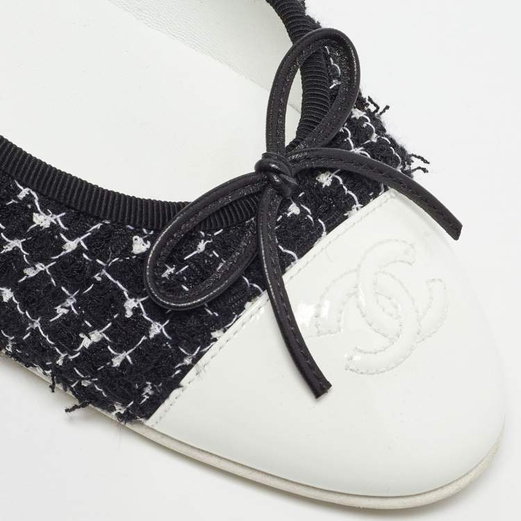 Pre Owned Chanel Black/White Tweed and Patent Leather CC Cap Toe Bow Ballet Flats Size 38.5