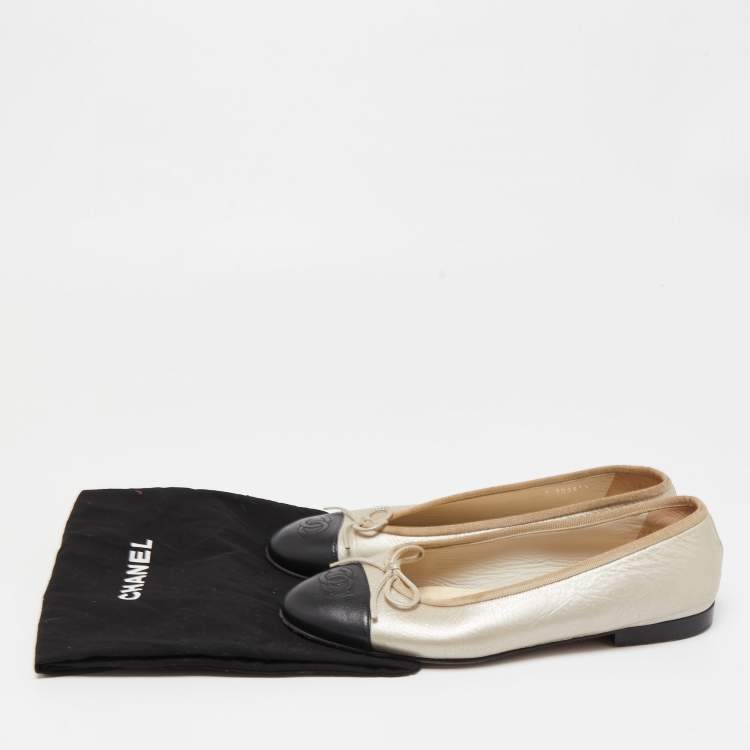 Pre Owned Chanel Grey/Black Leather CC Cap Toe Ballet Flats Size 37.5