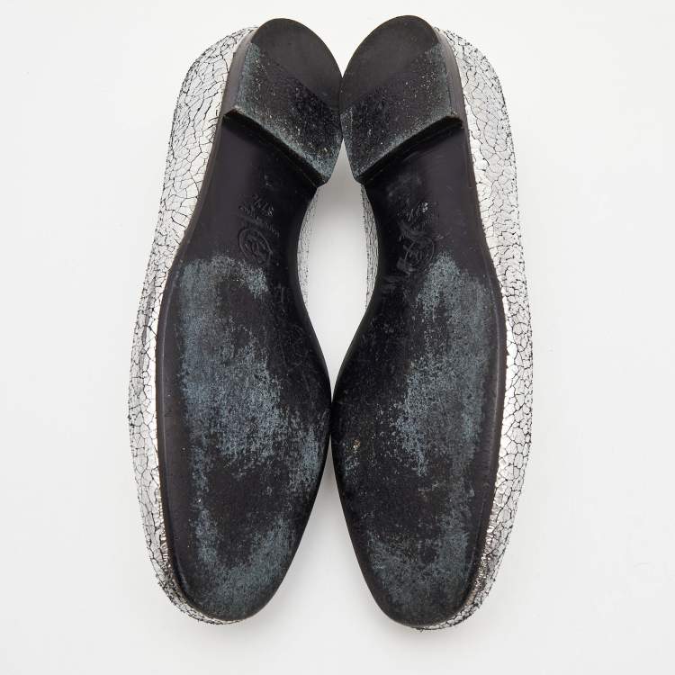 Pre Owned Chanel Silver Crackled Leather Interlocking CC Camelia Smoking Slippers Size 37.5