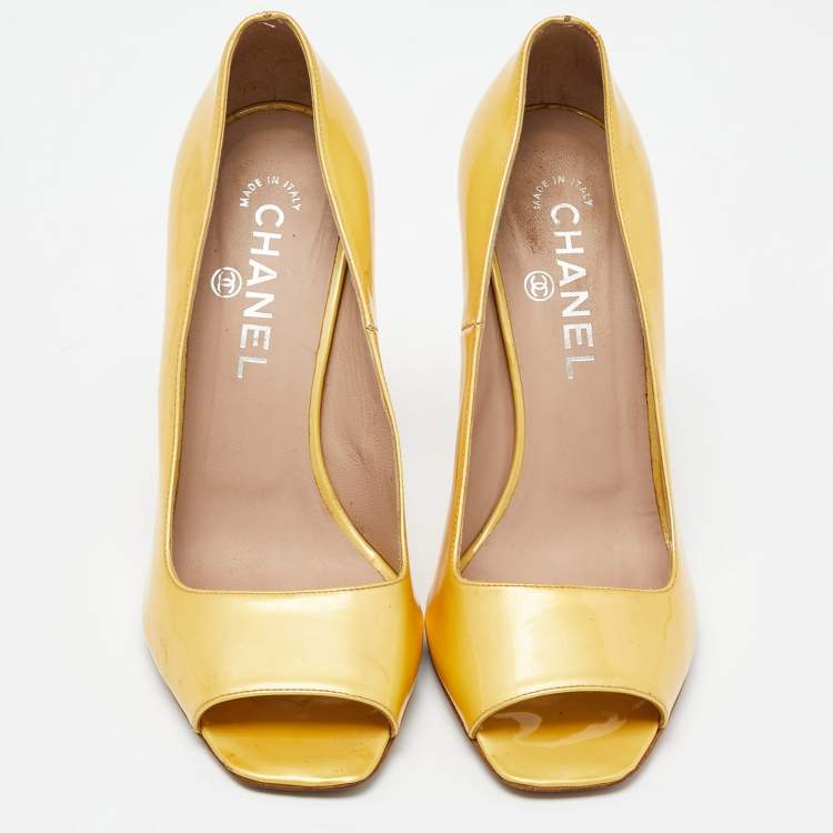 Pre Owned Chanel Yellow Patent Leather CC Open Toe Pumps Size 38