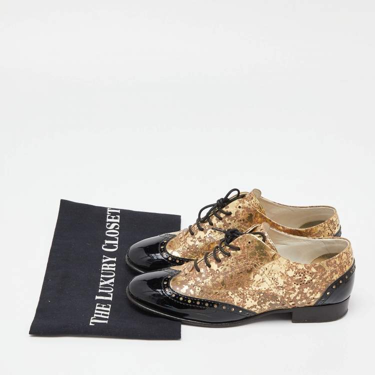 Pre Owned Chanel Metallic Gold/Black Patent Leather Brogue Lace-Up Oxford  Size 37