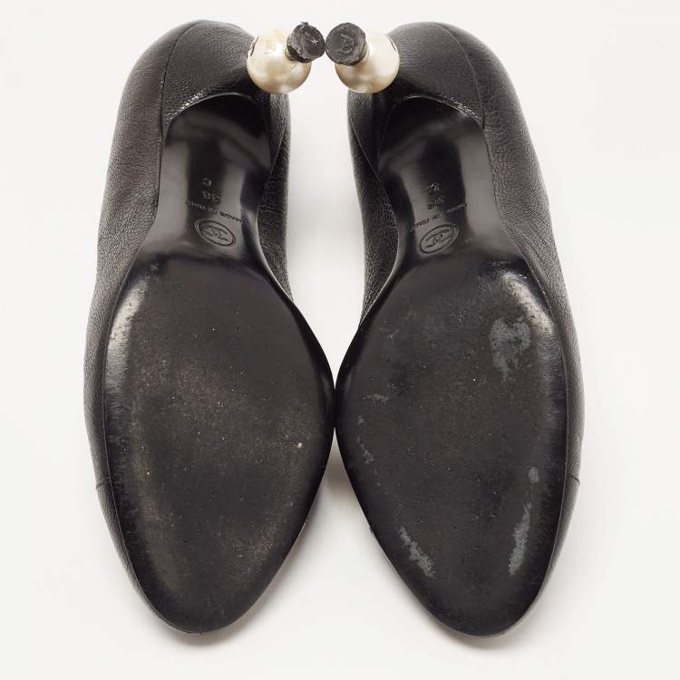 Pre Owned Chanel Black Leather CC Pearl Heel Cap Toe Pumps Size 38