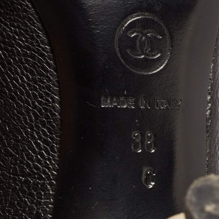 Pre Owned Chanel Black Leather CC Pearl Heel Cap Toe Pumps Size 38
