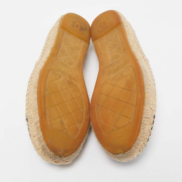 Pre Owned Chanel Beige/Black Leather CC Espadrille Flats Size 37