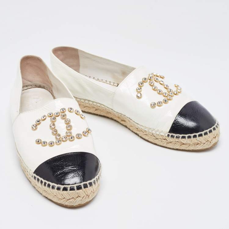 Pre Owned Chanel White//Black Patent Leather Crystal Embellished CC Espadrille Flats Size 40